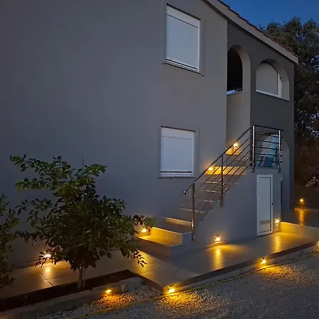 בית אירוח Ap Jurisic *