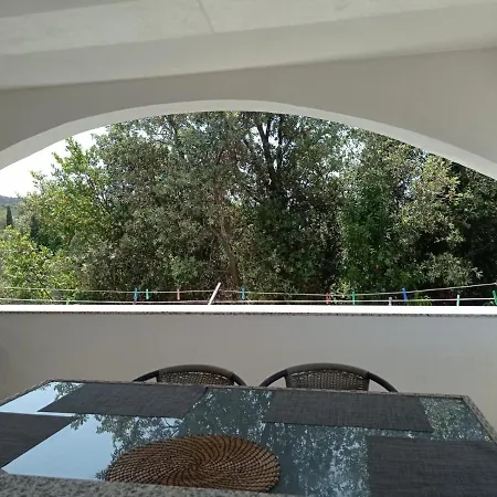 Δωμάτια σε οικογενειακή κατοικία Ap Jurisic *