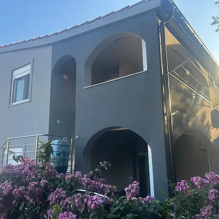 Δωμάτια σε οικογενειακή κατοικία Ap Jurisic