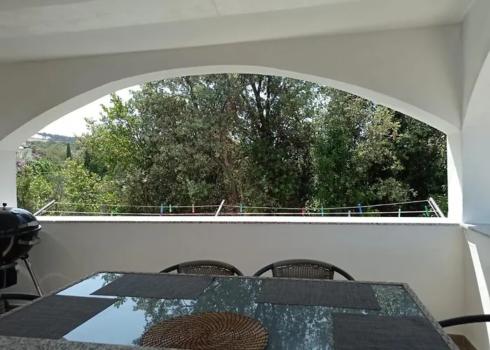 Ostanak kod kuće Ap Jurisic *