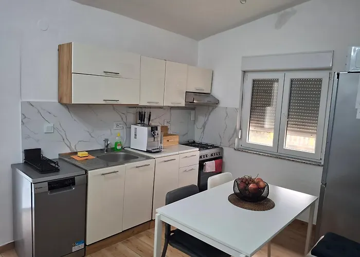 Ostanak kod kuće Ap Jurisic Bibinje